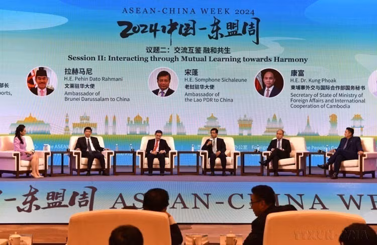 Delegados participantes en el taller “Diálogo de Asociación Estratégica ASEAN-China: Lograr la prosperidad mediante la innovación” como parte de la Semana ASEAN-China, realizada en la provincia china de Shanxi, 12 de agosto de 2024. Foto: VNA