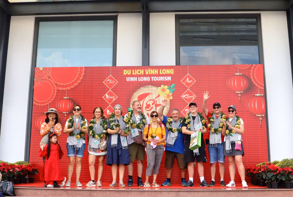 Turistas extranjeros eligen Vinh Long como destino durante los primeros días del Año Nuevo 2026. (Foto: VNA)