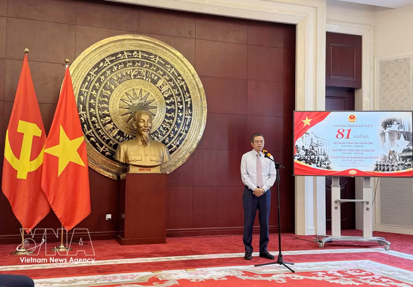 El embajador vietnamita en China, Pham Thanh Binh, interviene en la cita. (Foto: VNA)