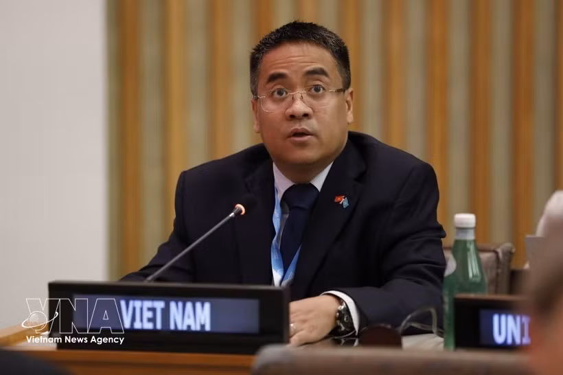 El ministro consejero Nguyen Hai Luu, subjefe de la misión permanente de Vietnam ante la ONU, interviene en la cita. (Foto: VNA)