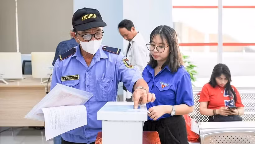 Las aplicaciones de transformación digital para servicios públicos en el barrio de Thanh Khe, en Da Nang, ayudan a las personas a proteger sus datos personales. (Foto: VNA)