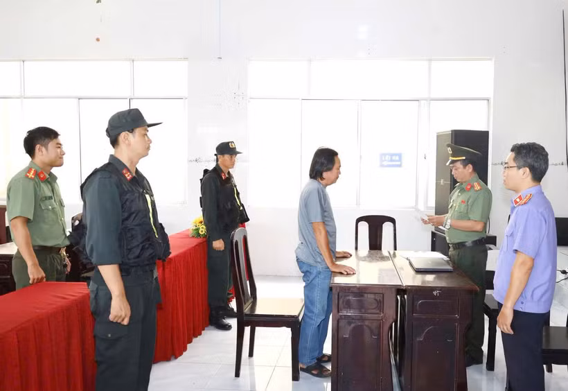 La Agencia de Investigación de Seguridad del Departamento de Seguridad Pública de la ciudad de Can Tho ordena la detención provisional de Nguyen Ngoc Thao. (Foto: Departamento de Seguridad Pública de Can Tho)