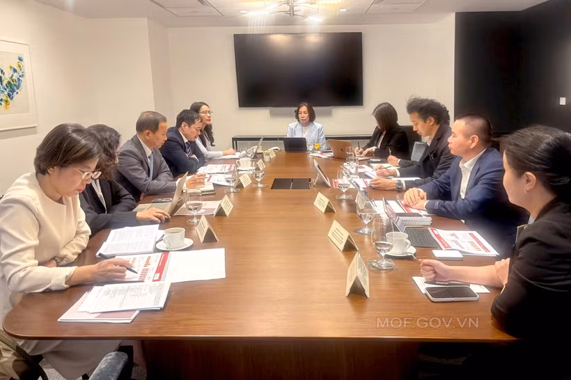 La delegación del Ministerio de Finanzas se reúne con instituciones financieras e inversores en Estados Unidos. (Foto: Ministerio de Finanzas de Vietnam)