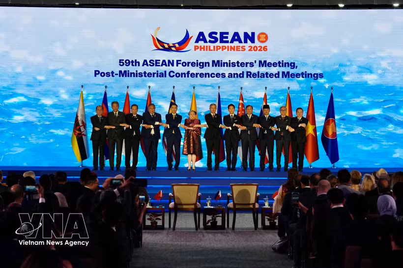 Los ministros de Relaciones Exteriores de la ASEAN asisten a la ceremonia de apertura de la AMM-59 en Manila el 21 de julio. (Foto: VNA).