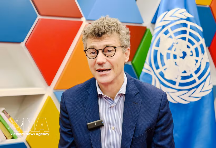 El jefe de la representación de la UNESCO en Vietnam, Jonathan Wallace Baker, en la entrevista. (Foto: VNA)