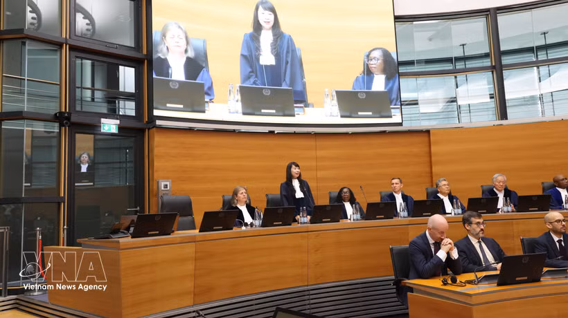 La jueza vietnamita Nguyen Thi Lan Anh presta juramento en el ITLOS, en Hamburgo (Foto: VNA)