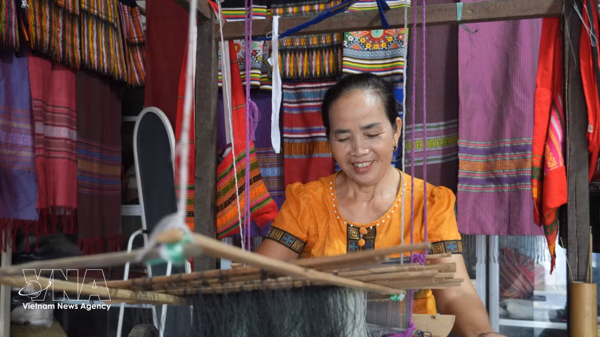 Nghe An vincula tejido tradicional con el turismo comunitario 