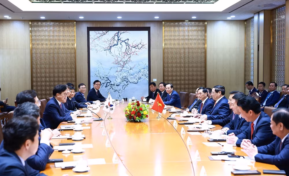 vna_potal_thu_tuong_pham_minh_chinh_hoi_kien_chu_tich_quoc_hoi_han_quoc_woo_won-shik_7460341.jpg