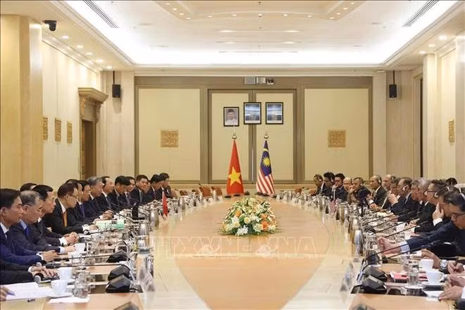 talks-2179.jpg.webp