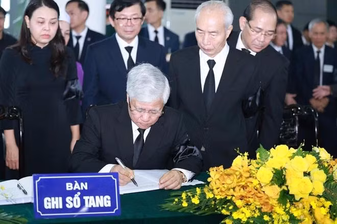 vna-potal-doan-ubtw-mttq-viet-nam-vieng-tong-bi-thu-nguyen-phu-trong-7500746-3512.jpg.webp