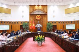 El primer ministro de Vietnam, Pham Minh Chinh, en su calidad de jefe del Comité Directivo Nacional para la Inclusión Financiera, preside la tercera reunión del organismo. (Foto: VNA)