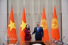 La vicepresidenta de Vietnam, Vo Thi Anh Xuan, y el presidente de Kirguistán, Sadyr Japarov. Foto: VNA