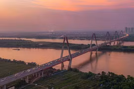 El puente Nhat Tan comenzó a construirse en 2009 y finalizó en 2015 (Foto: VNA)