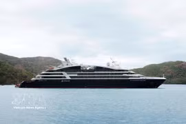 El crucero de lujo Le Jacques Cartier en el puerto de Ben Dam, Con Dao. Foto: VNA
