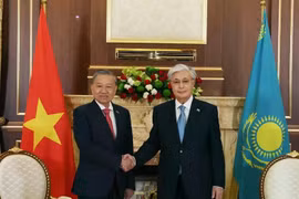 El presidente de Kazajistán, Kassym-Jomart Tokayev, y el secretario general del Partido Comunista de Vietnam, To Lam. (Fuente: VNA)