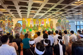 La ceremonia se lleva a cabo desde las 5:00 de la mañana hasta las 21:00 de la noche del 28 de julio. (Fuente: laodong.vn)