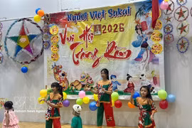 Los niños actúan durante la celebración del Festival de Medio Otoño en Sakai, Osaka. Foto: VNA
