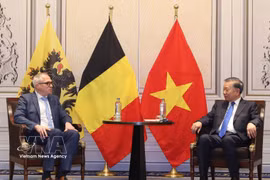 El secretario general del Partido Comunista de Vietnam y presidente del país, To Lam, y el ministro-presidente de la región de Flandes, Matthias Diependaele. Foto: VNA