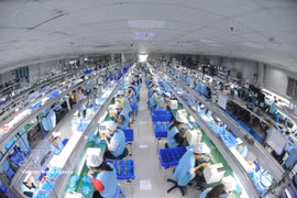 Una línea de fabricación de productos electrónicos en el complejo industrial de Thanh Van, Bac Ninh. (Foto: VNA)