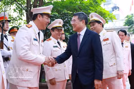 El primer ministro de Vietnam, Le Minh Hung, asiste a la ceremonia conmemorativa del 80º aniversario del Día Tradicional de la Policía Criminal del Ministerio de Seguridad Pública (18/4/1946 – 2026). (Foto: VNA)