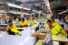 Trabajadores de la empresa textil Dony, comuna de Vinh Loc A, distrito de Binh Chanh, Ciudad Ho Chi Minh. (Foto: VNA)