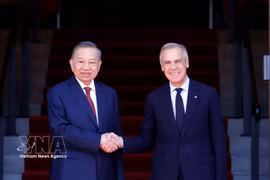 El secretario general del Partido Comunista y presidente de Vietnam, To Lam, y el primer ministro canadiense, Mark Carney. Foto: VNA