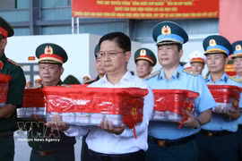 El vicepresidente del Comité Popular de Ciudad Ho Chi Minh, Nguyen Manh Cuong, en la ceremonia de entrega de muestras biológicas para la identificación de mártires no identificados sepultados en los cementerios de mártires de la ciudad. Foto: VNA