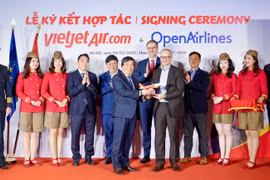 La aerolínea Vietjet y OpenAirlines firman un acuerdo de asociación estratégica. 