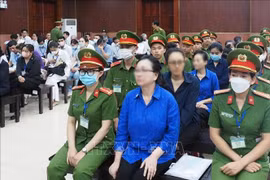 La acusada Truong My Lan y sus cómplices en el juicio. (Foto: VNA)