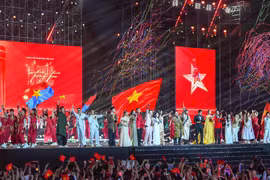 El programa político-artístico "La Patria en nuestros corazones" es organizado por el periódico Nhan Dan en colaboración con el Comité Popular de la Ciudad Ho Chi Minh. Foto: Comité Organizador