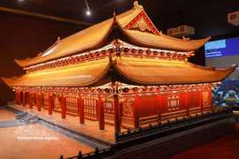 Exhiben maqueta de la reconstrucción del Palacio Kính Thien 