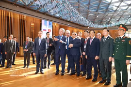El primer ministro de Vietnam, Pham Minh Chinh, se reúne con los directivos del Grupo Novatek. Foto: VNA.
