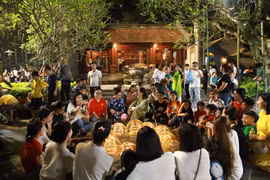 El recorrido nocturno por el Templo de los Reyes Hung. (Foto: Vietnam+)