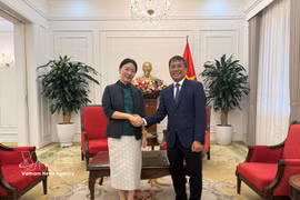 El viceministro permanente de Relaciones Exteriores de Vietnam, Nguyen Minh Vu, y Lu Xinning, vicepresidenta del Gobierno Popular de la Región Autónoma Zhuang de Guangxi, China. Foto: VNA