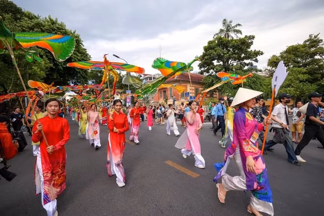 Deslumbrante Semana del Festival Internacional de las Artes de Hue 