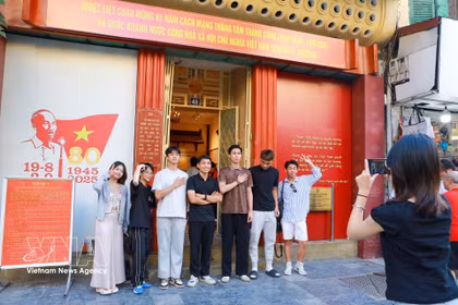Numerosos visitantes recorren sitio histórico en Hanoi en ocasión del Día Nacional