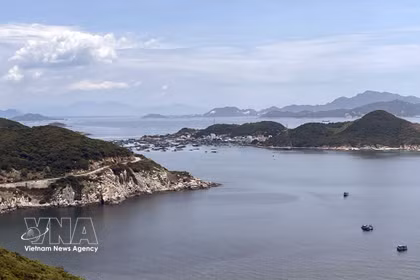 Admirar la majestuosa belleza de la ruta costera de la provincia de Khanh Hoa