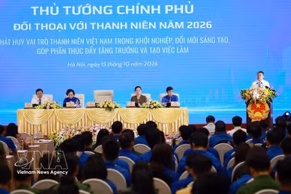 El primer ministro Le Minh Hung habla en el evento. (Foto: VNA)