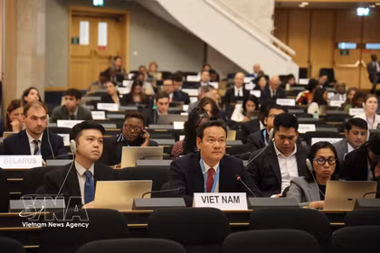 El embajador Mai Phan Dung, jefe de la Misión Permanente de Vietnam ante las Naciones Unidas, la Organización Mundial del Comercio (OMC) y otros organismos internacionales en Ginebra, habla en el debate. Foto: VNA