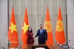 La vicepresidenta de Vietnam, Vo Thi Anh Xuan, y el presidente de Kirguistán, Sadyr Japarov. Foto: VNA