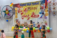 Los niños actúan durante la celebración del Festival de Medio Otoño en Sakai, Osaka. Foto: VNA