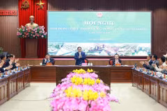 El primer ministro de Vietnam, Pham Minh Chinh, habla en la reunión. (Fuente: VNA) 