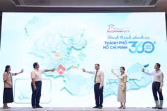 Los delegados llevan a cabo la ceremonia de lanzamiento de la campaña de comunicación y promoción turística "Ciudad Ho Chi Minh: experiencias vibrantes". Foto: quandoinhandan