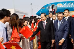 El presidente de la Asamblea Nacional de Vietnam, Tran Thanh Man, llega al aeropuerto internacional de Beijing, dando inicio a su visita oficial a China. Foto: VNA
