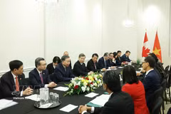 El secretario general del Partido Comunista de Vietnam y presidente de la República, To Lam, sostiene un encuentro con el Grupo Parlamentario de Amistad Canadá-Vietnam. Foto: VNA
