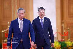 El primer ministro Le Minh Hung da la bienvenida al primer ministro camboyano Hun Manet en Hanoi el 8 de junio de 2026, con motivo de la visita oficial del último a Vietnam. (Foto: VNA)