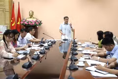 El viceministro de Salud, Tran Van Thuan, preside una reunión para acelerar la implementación de las tareas de la Campaña de 500 días y noches. (Foto: Vietnam+)