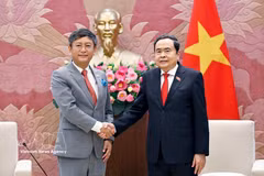 El presidente de la Asamblea Nacional de Vietnam, Tran Thanh Man, recibe al nuevo embajador de India en Hanoi, Tshering Wangchuk Sherpa. (Fuente: VNA)