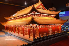 Exhiben maqueta de la reconstrucción del Palacio Kính Thien 
