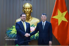 El primer ministro de Vietnam, Le Minh Hung, y el ministro de Relaciones Exteriores de Chile, Francisco Pérez Mackenna. Foto: VNA